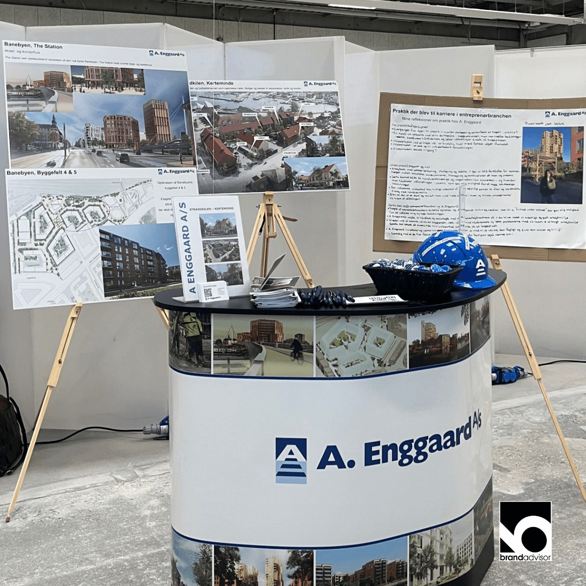 Messebord, skumpapskilte og plakater til A. Enggaard A/S.